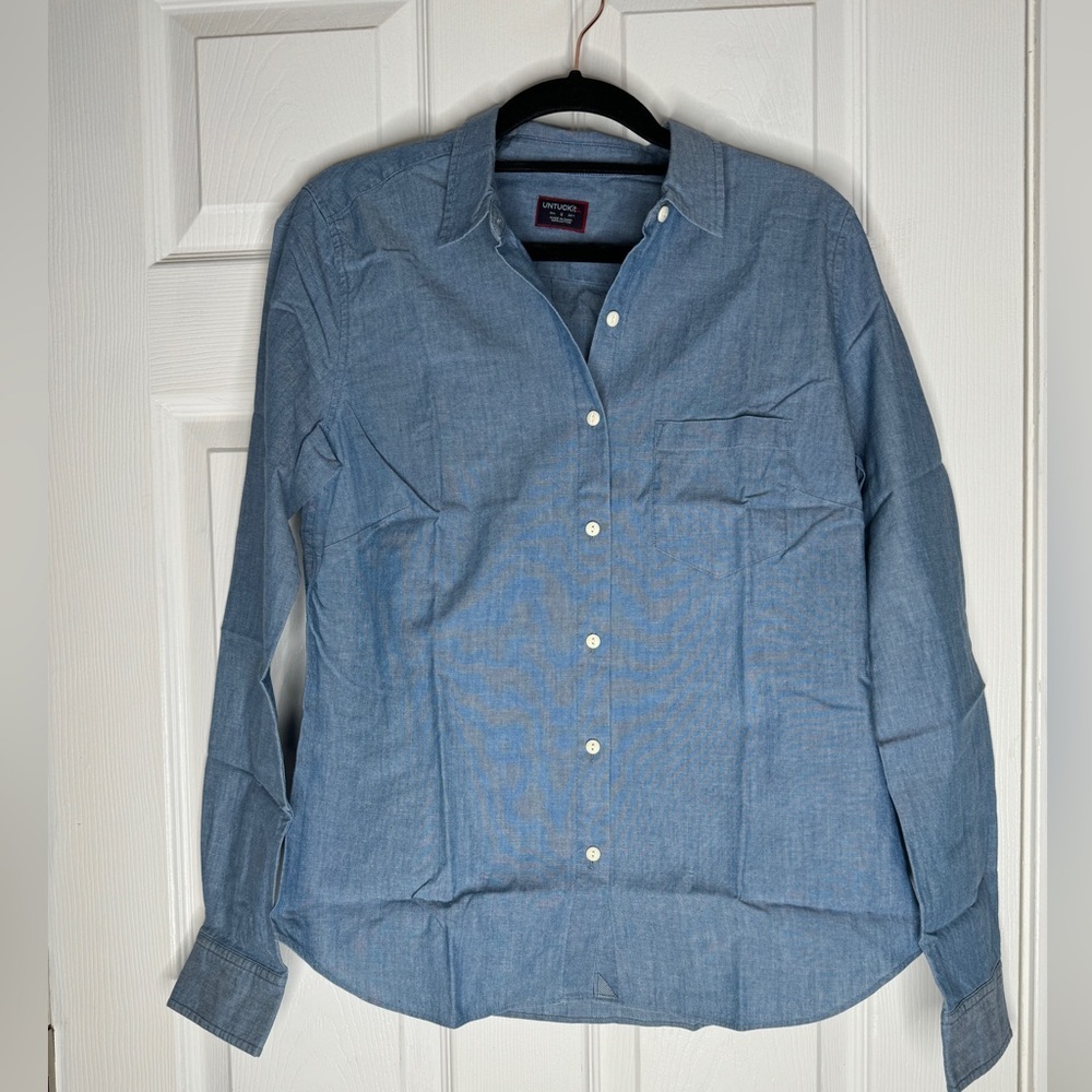 UNTUCKIT NWT Woman’s‎ Valori Denim Buttondown Blouse Size 6